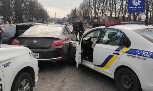 На Киевщине во время погони за сбившим полицейского водителем получили травмы трое правоохранителей (фото)