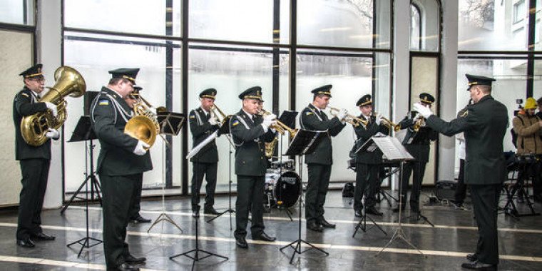 Завтра, 4 марта, в вестибюле станции метро “Театральная” выступит военный оркестр
