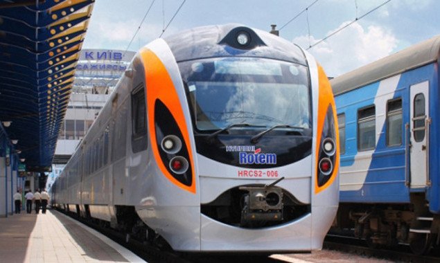 В Киев прибудет еще два поезда с украинцами из Польши и один - из Москвы