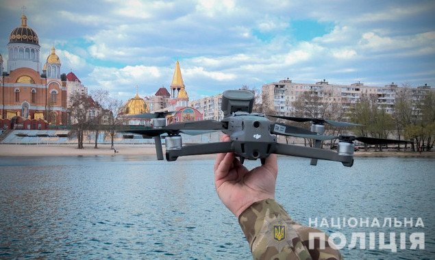 В Киеве водная полиция дронами патрулировала Гидропарк, Оболонскую набережную и Русановский пролив (фото, видео)