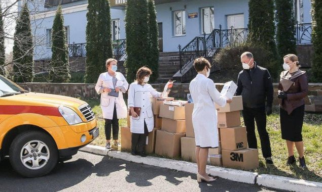 Сотрудники “Киевоблгаза” передали средства защиты медикам Киевской областной детской больницы