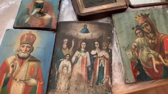 Киевские таможенники изъяли уникальные старинные иконы (видео)