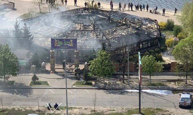 В Дарницком районе Киева сгорел ресторан “Новая земля” (видео) 