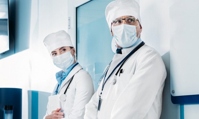 Главу Департамента здравоохранения КГГА попросили обеспечить масками работников амбулатории на Подоле