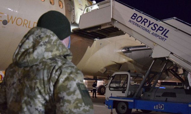 За сутки в аэропорт “Борисполь” рейсами из Баку и Тель-Авива прилетели 320 пассажиров