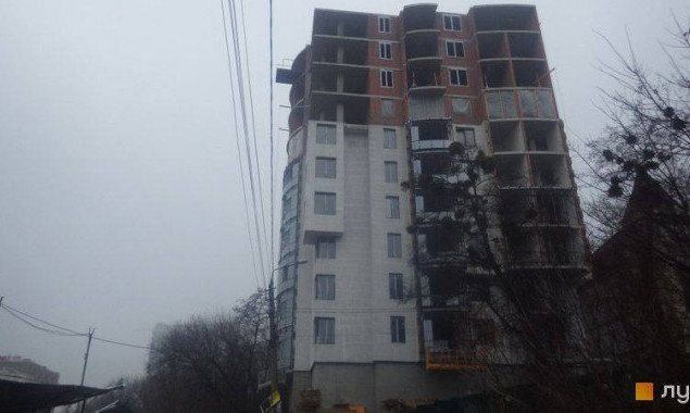Суд отменил арест скандального недостроенного “дома Билозир” в Киеве