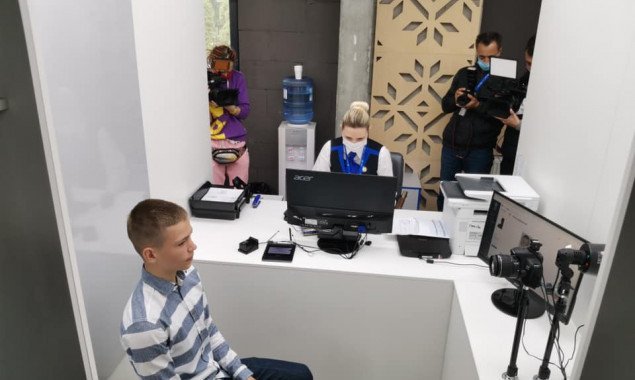 В Украине начали одновременно оформлять ID-карту и присваивать номер налогоплательщика по достижению 14-летнего возраста