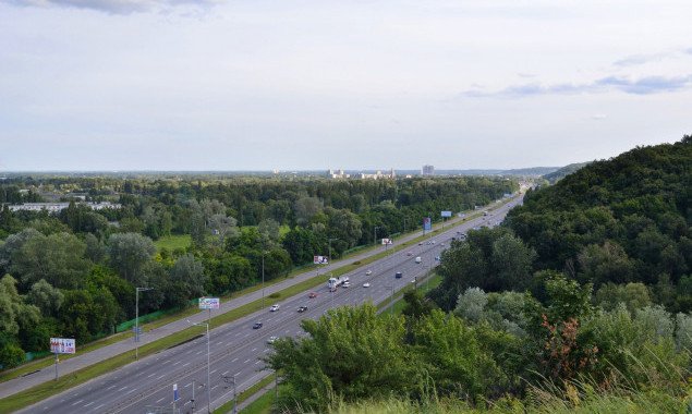 КГГА разрешила “ДТЭК Киевские электросети” временно снять тротуар на Столичном шоссе