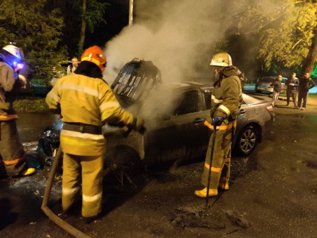 Ночью в Голосеевском районе Киева сгорел автомобиль