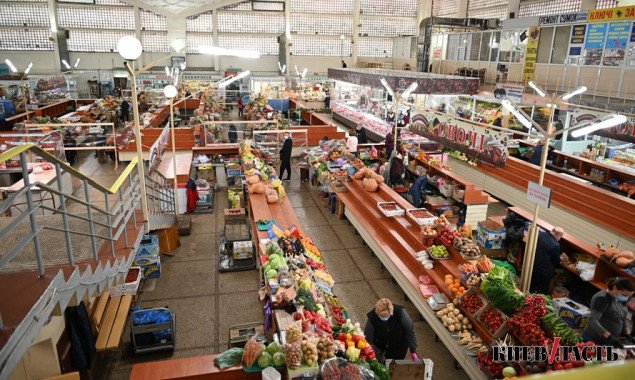 Как до полного окончания карантина работает киевский Владимирский рынок (фоторепортаж)