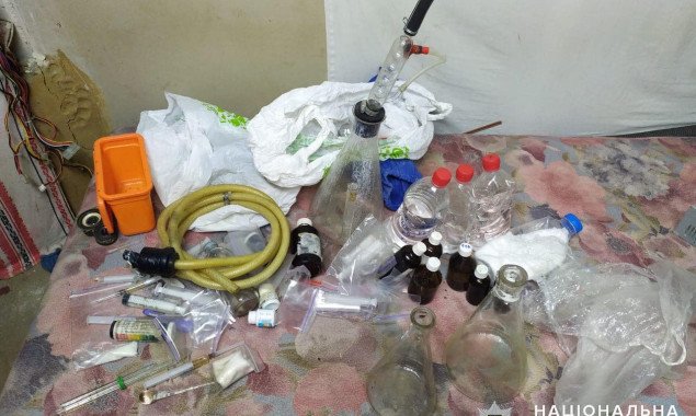 На Киевщине ликвидировали три нарколаборатории и изъяли запрещенных веществ на треть миллиона гривен (фото)