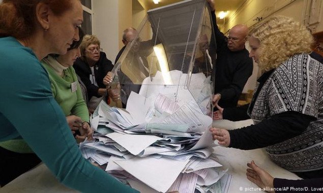 На местных выборах избиратели-переселенцы смогут голосовать по месту жительства вне зависимости от регистрации, эксперты предупреждают об опасности злоупотреблений