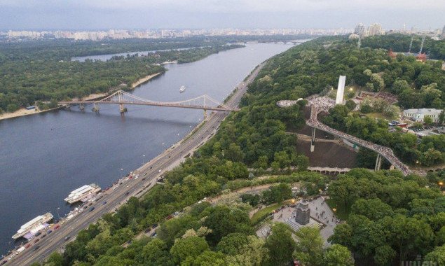 Кличко заявил, что не допустит строительство отеля под пешеходно-велосипедным мостом на Владимирском спуске