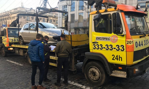 Нардеп Дубинский заинтересовался порядком отбора компаний, вывозящих на штрафплощадки автомобили нарушителей в Киеве