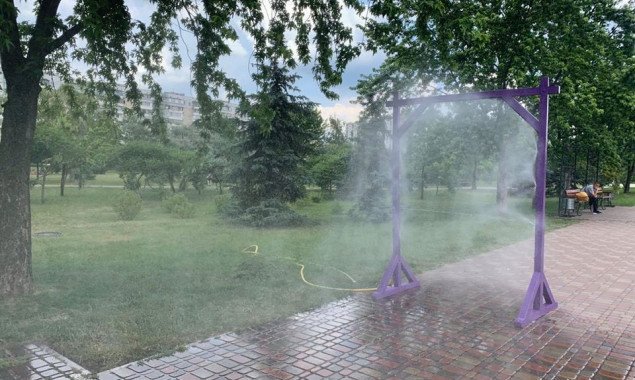 В трех парках Деснянского района Киева установили охлаждающие рамки (фото)