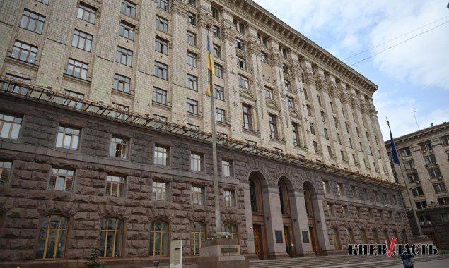Культурная комиссия Киевсовета рассмотрела проект установки доски почета медикам и полицейским у стен мэрии