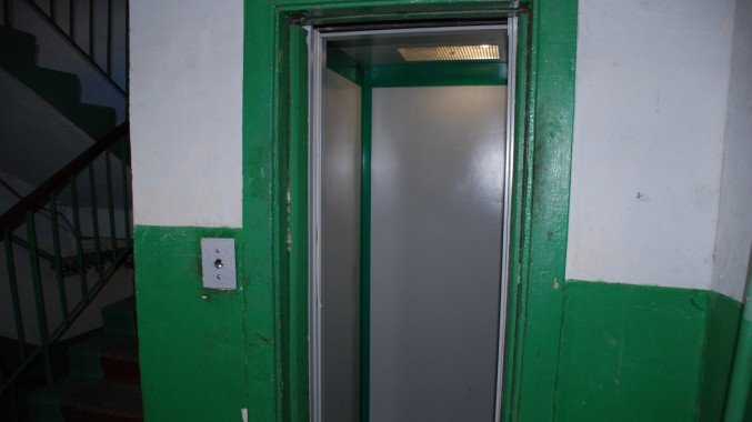 В 39 домах Дарницкого и Деснянского районов Киева отремонтируют лифты (адреса)