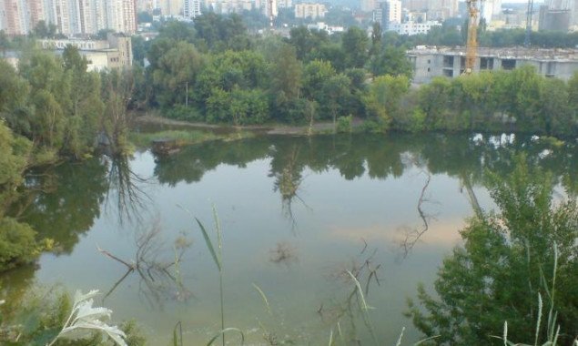 “Киевстройреконструкция” отдаст 27,4 млн гривен за работы по регулированию уровня воды озера Глинка