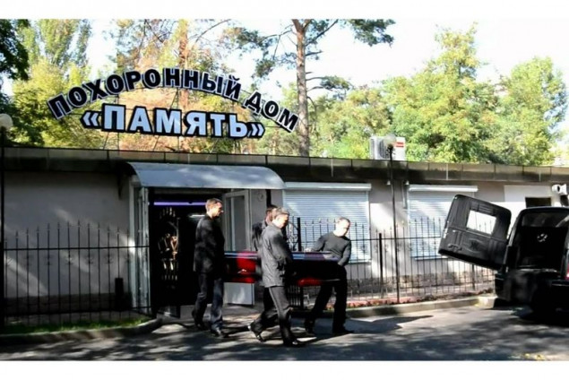 Полиция и медики в Киеве сотрудничают с незаконными частными моргами - СМИ (видео)