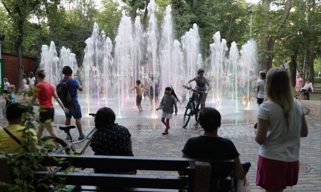В Сырецком парке Киева сообщили график работы светомузыкального фонтана 