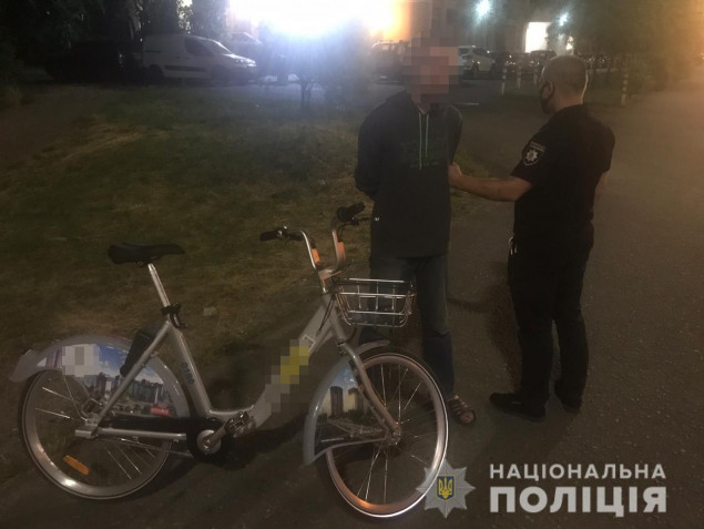 В Киеве полиция задержала мужчину из Херсонской области за кражу велосипеда со стоянки велопроката