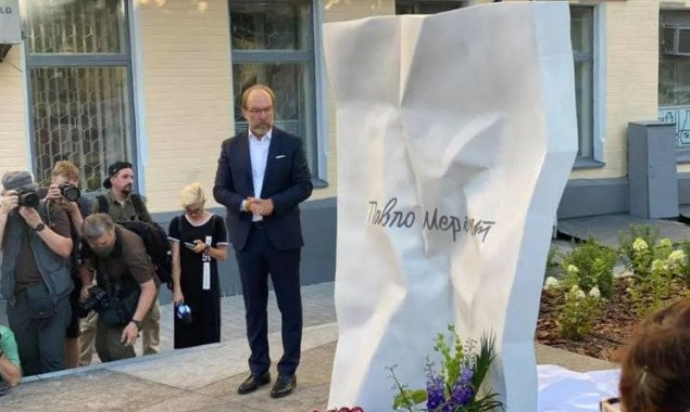 В Киеве открыли мемориал убитому журналисту Павлу Шеремету (фото)