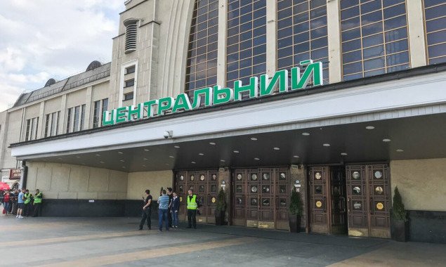 В Киеве закрыли Центральный железнодорожный вокзал из-за сообщения о минировании