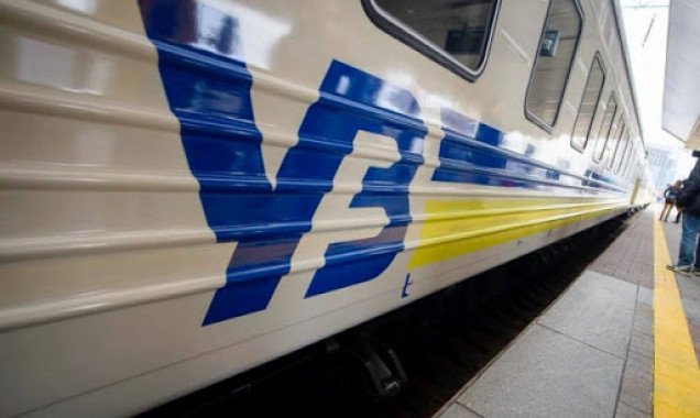 “Укрзализныця”начала продавать 100% мест в поездах, следующих в Киев и обратно