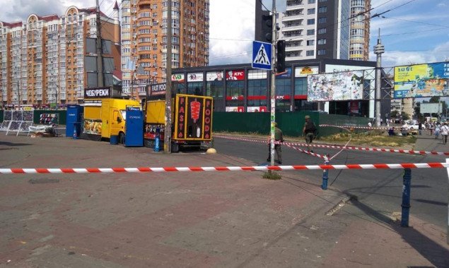 На рынке “Минский” в Киеве обезвредили два самодельных взрывных устройства (фото)