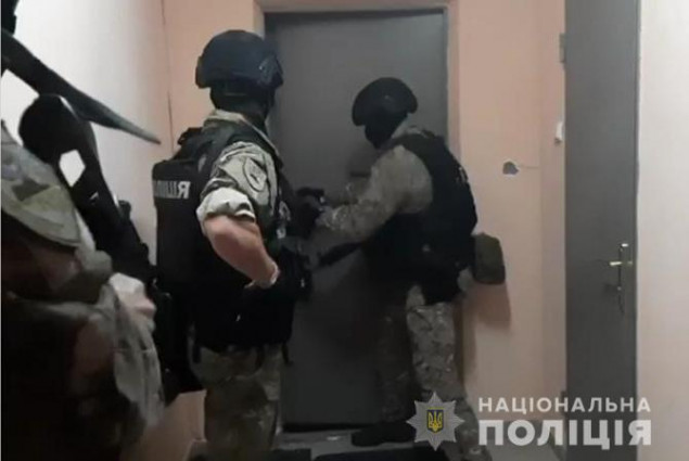 Двух киевлян задержали за кражи из терминалов самообслуживания в Броварах (фото)