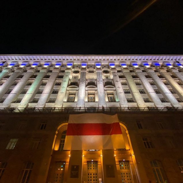 На здании мэрии Киева вывесили белорусский флаг
