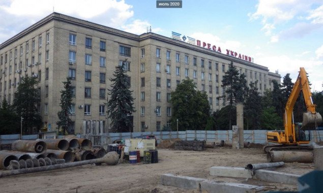 Жители столичной Шулявки обеспокоены застройкой сквера “Слава танкистам” и близостью строительства к тоннелю метро