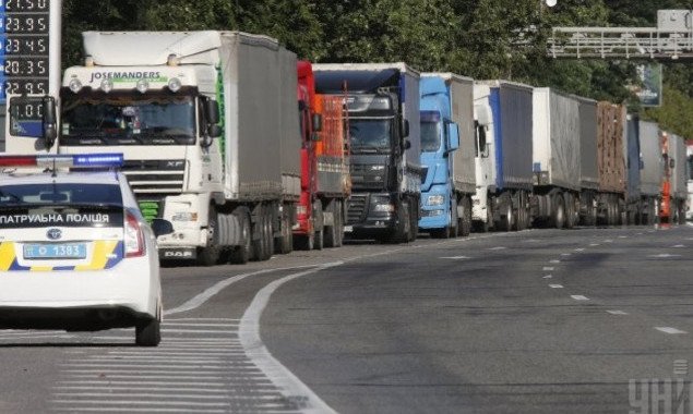 Из-за жары ограничен въезд грузовиков в Киев