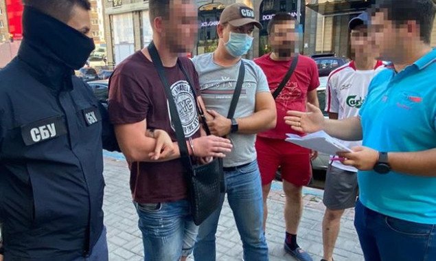 СБУ задержала в Киеве подозреваемого в организации наркотрафика (фото, видео)