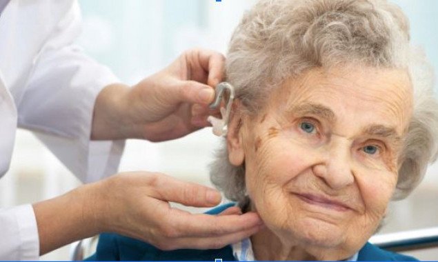 Киевский медцентр проблем слуха получил 650 слуховых аппаратов для горожан