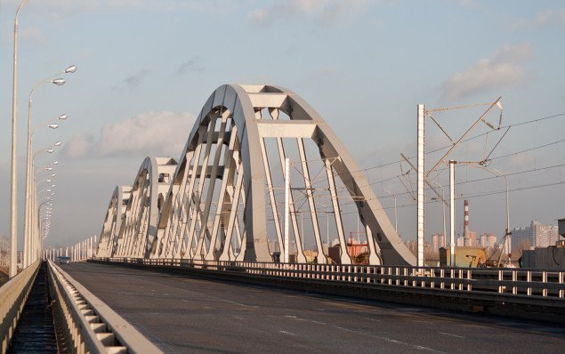С вечера 18 сентября на Дарницком мосту в Киеве частично ограничат движение транспорта на несколько дней (схема)