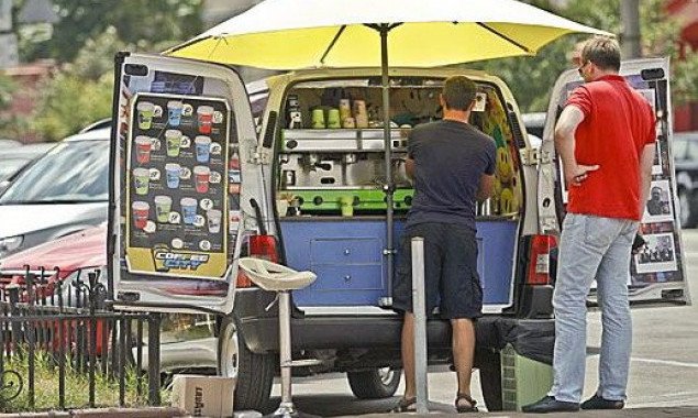 Власти Киева продают права на размещение объектов передвижной розничной торговли в 32 местах в столице