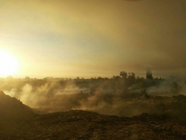 Дарницкий район Киева заволокло едким дымом из-за горящих торфяников (фото)