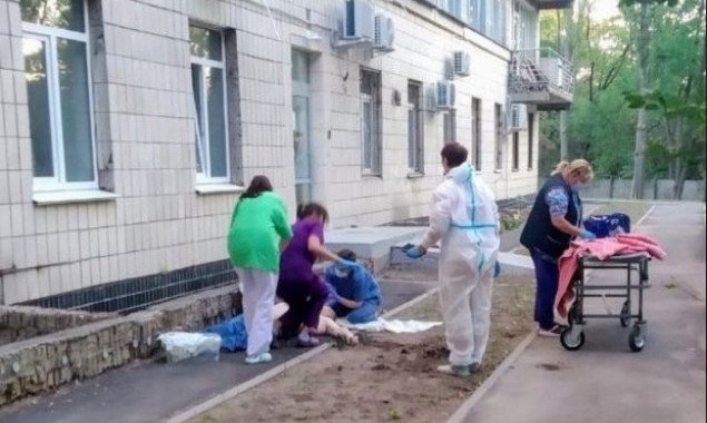 В киевской больнице двое пациентов покончили жизнь самоубийством (фото)