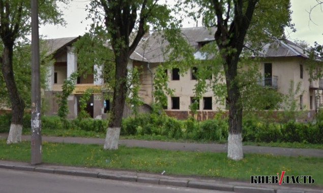 Заброшенный дом на проспекте Отрадный в Киеве превратят в многофункциональное здание