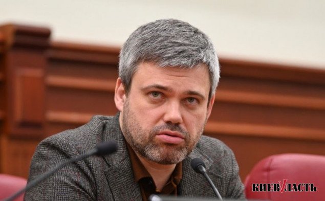 Глава земельного департамента КГГА Петр Оленич оскандалился при попытке “дерибана” коммунальной земли