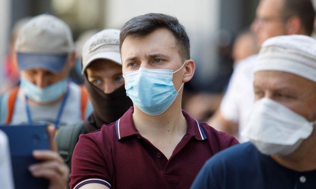 В столице за сутки выявили более 330 новых носителей коронавируса