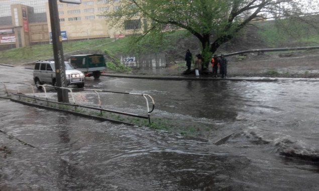 Киевлян предупреждают о сильном дожде и порывах ветра завтра, 17 октября