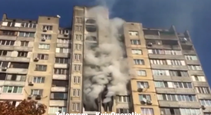 Столичные спасатели ликвидировали пожар в многоэтажке на Троещине (видео)