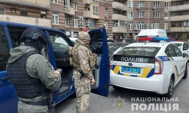 Спецназ задержал киевлянина “заработавшего” в интернете 8 млн гривен (фото)