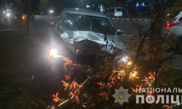 В Броварах пьяный полицейский за рулем сбил двух женщин на пешеходном переходе, одна из них умерла (видео)