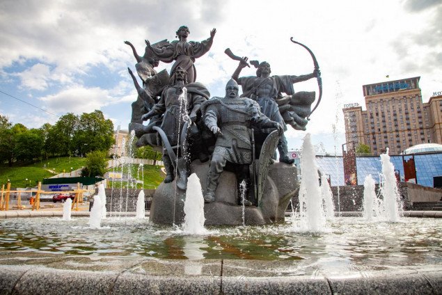На Майдане Независимости отремонтируют фонтан “Основатели Киева”