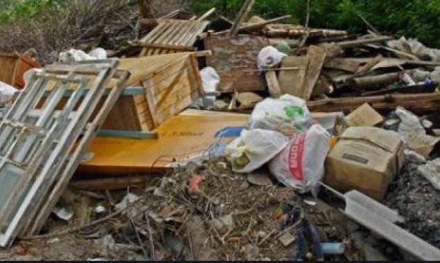 Жители Оболонского района просят столичные власти ликвидировать стихийную свалку