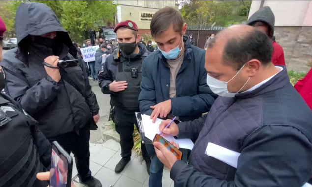 Поліція Василькова вручила підозру місцевому “кримінальному елементу” Артаку за напад на журналіста