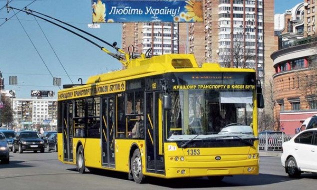 С сегодняшнего дня три троллейбусных маршрута Киева на две недели изменили движение (схема)